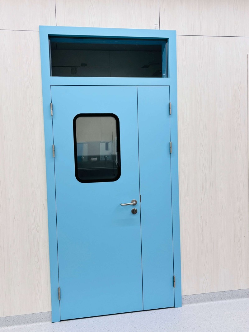 Полуторастворчатая стальная дверь