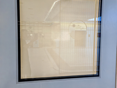 Окно чистой комнаты